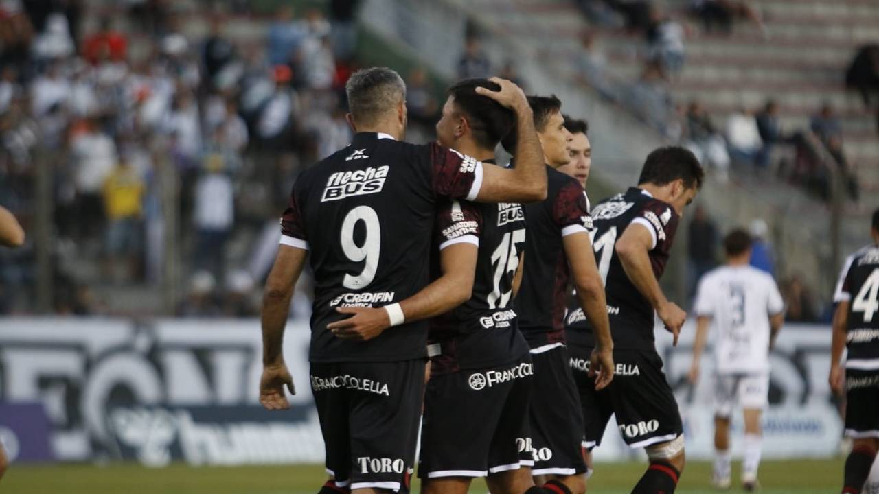 Colón de Santa Fe se salvó del descenso en la Primera Nacional