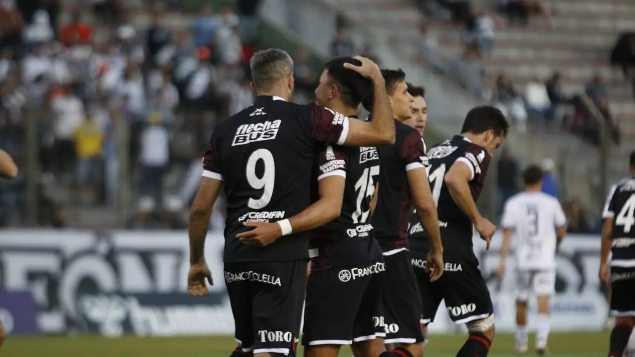 Colón de Santa Fe se salvó del descenso en la Primera Nacional
