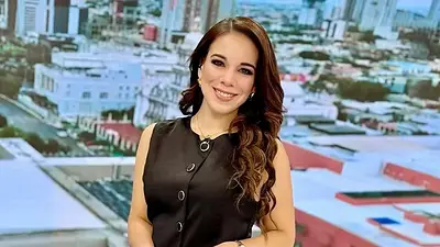 Débora Estrella conduciendo su programa en México. Débora Estrella conduciendo su programa en México.