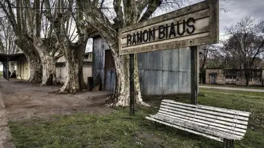 El pueblo rural con el bodegón del asado sin fin