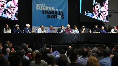 En un acto con dirigentes sindicales, Kicillof le habló a los trabajadores: "Vamos a llenar el Congreso nacional de compañeros" En un acto con dirigentes sindicales, Kicillof le habló a los trabajadores: "Vamos a llenar el Congreso nacional de compañeros"
