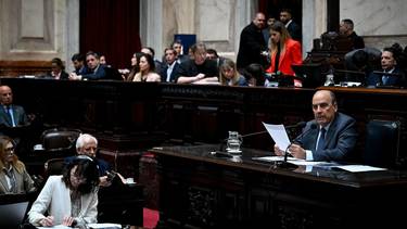 Mientras Milei respira gracias a Trump, la oposición busca contraatacar desde el Congreso