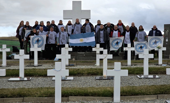 Ex combatientes viajaron a Malvinas: reivindicación, patria y la ofrenda de CFK | Cecim
