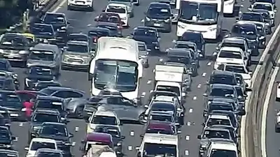 VIDEO del choque en General Paz en cadena: un colectivo colisionó al menos 10 autos VIDEO del choque en General Paz en cadena: un colectivo colisionó al menos 10 autos