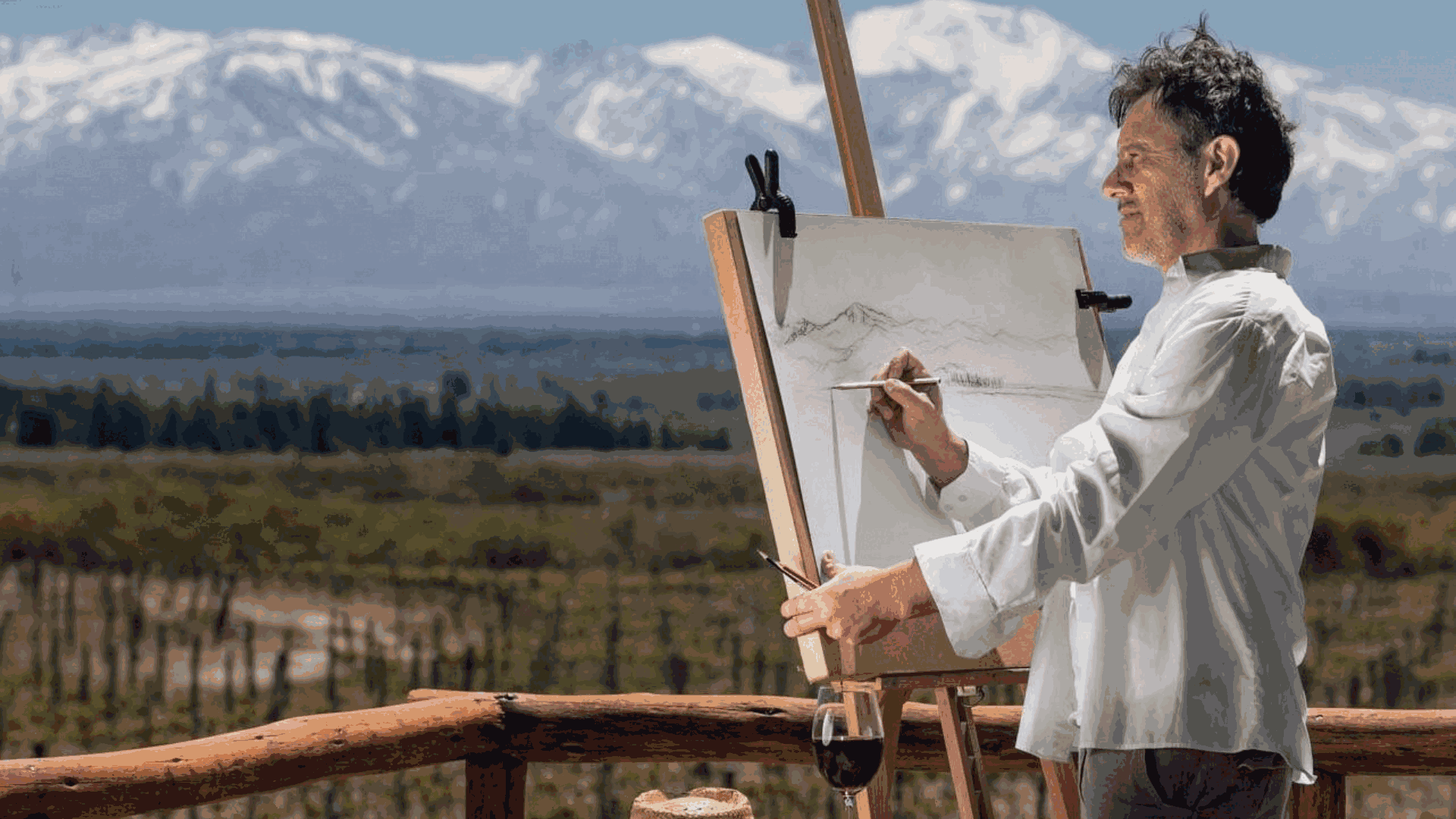 Dejó una carrera en diseño para pintar con vino a los 47 años y ahora sus cuadros en homenaje a su Mendoza natal recorren el mundo
