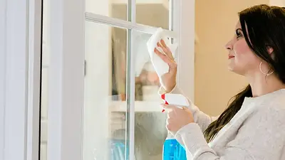 Cuál es la mejor forma de limpiar vidrios sin vinagre ni productos químicos. Cómo dejar los vidrios impecables sin necesidad de utilizar vinagre. Cuál es la mejor forma de limpiar vidrios sin vinagre ni productos químicos. Cómo dejar los vidrios impecables sin necesidad de utilizar vinagre.