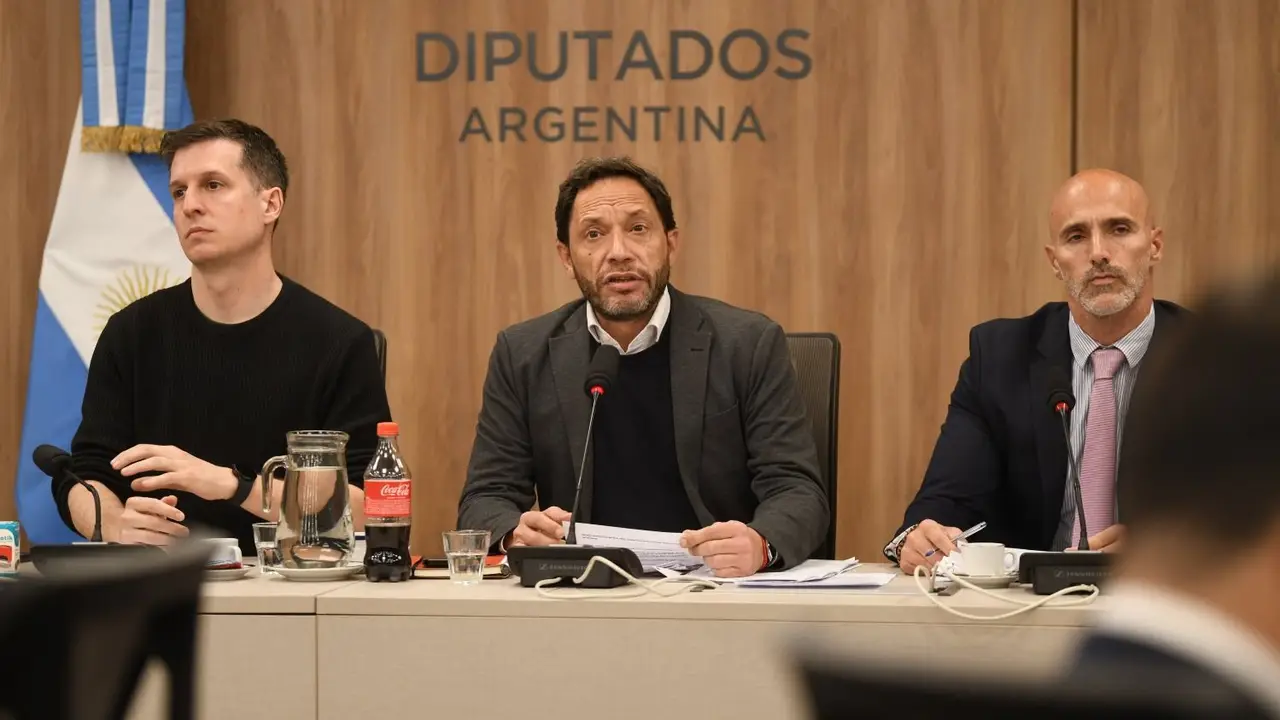 La Comisión $Libra de Diputados insiste en que Milei responda y a Karina le queda una fecha