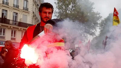 Los sindicatos franceses convocan más protestas para presionar al nuevo primer ministro Los sindicatos franceses convocan más protestas para presionar al nuevo primer ministro