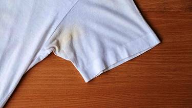 Diego Fernández, ingeniero bioquímico, reveló por qué la ropa blanca se pone amarilla y cómo dejarla como nueva