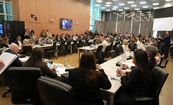 La oposición exige que Caputo vaya a Diputados e intenta sortear el bloqueo de Espert | Congreso