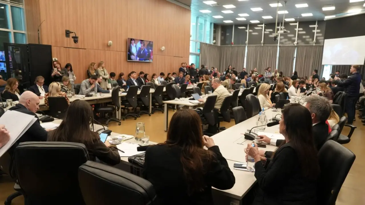 Presupuesto 2025: la oposición exige que Caputo vaya a Diputados e intenta sortear el bloqueo de Espert
