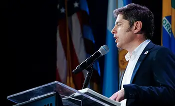 Al igual que Milei, Kicillof viajó a Nueva York y participó de una charla sobre democracia | Estados unidos