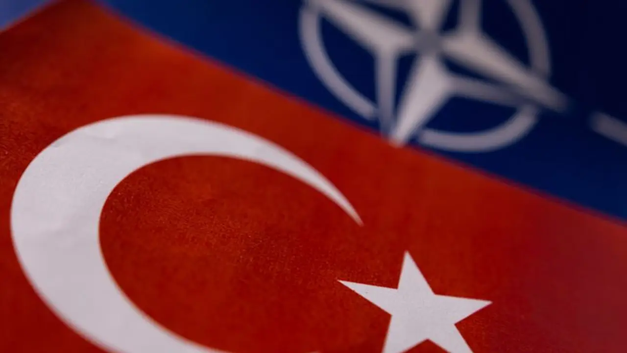 Turquía despliega avión de alerta en Lituania, una medida OTAN tras violaciones rusas de espacio aéreo
