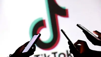 Trump firma decreto que declara que el plan de venta de TikTok cumple los requisitos de EEUU Trump firma decreto que declara que el plan de venta de TikTok cumple los requisitos de EEUU