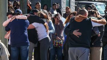 Dolor en la despedida a Brenda y Morena: las madres de las jóvenes se descompensaron