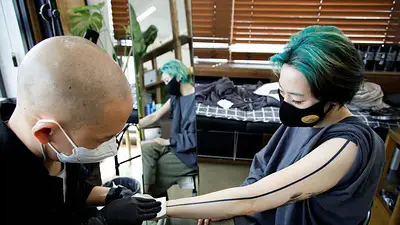 Corea del Sur aprueba una ley histórica para legalizar a los tatuadores Corea del Sur aprueba una ley histórica para legalizar a los tatuadores