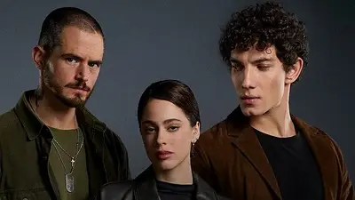 Tres actores de serie en sesión, poster para serie. Tres actores de serie en sesión, poster para serie.