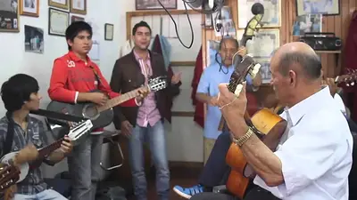 Furor en el folklore por la peluquería donde aprendieron a hacer música Los Tekis Furor en el folklore por la peluquería donde aprendieron a hacer música Los Tekis
