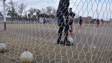 Dos muertes en canchas de fútbol de Córdoba: fallecieron un adolescente y un hombre por paros cardiorrespiratorios