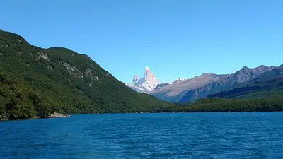 Muchos lo confunden con un paisaje de Nueva Zelanda, pero queda en Argentina: el mágico lago turquesa rodeado de verde Muchos lo confunden con un paisaje de Nueva Zelanda, pero queda en Argentina: el mágico lago turquesa rodeado de verde