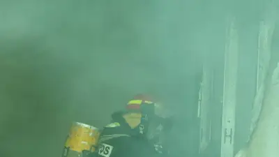 Bomberos trabajando Bomberos trabajando