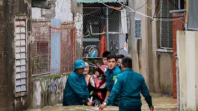 El tifón Bualoi deja 19 muertos en Vietnam e inunda las calles de Hanói El tifón Bualoi deja 19 muertos en Vietnam e inunda las calles de Hanói