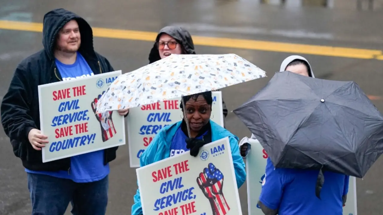 Fuga de cerebros en EEUU: Trump enfrenta la salida de 154.000 trabajadores