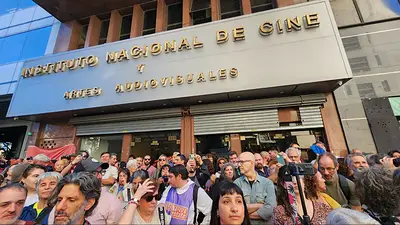 Manifestaciones frente al INCAA en rechazo al cierre de CineAR Manifestaciones frente al INCAA en rechazo al cierre de CineAR