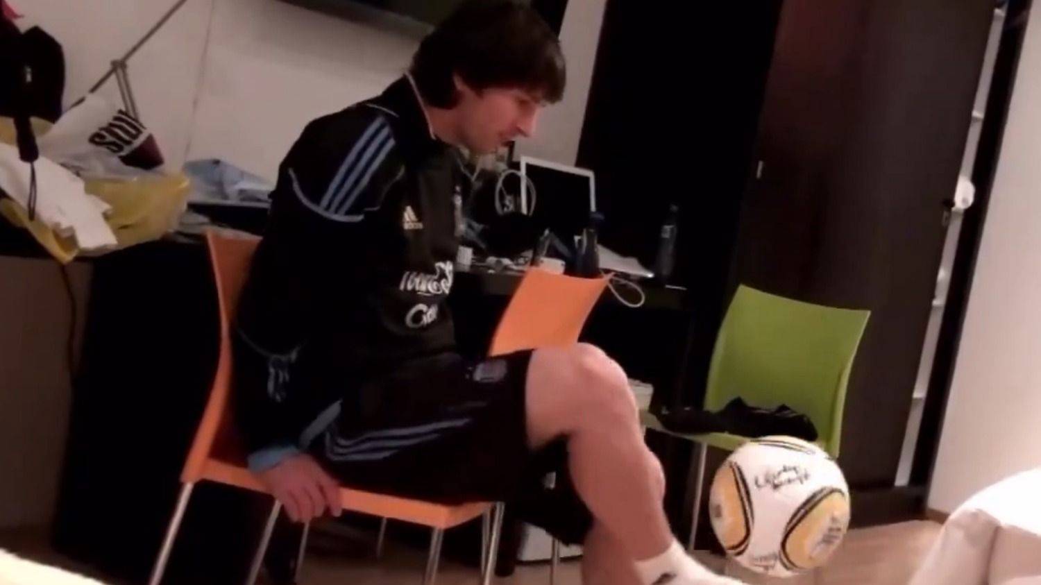 Apareció un video inédito de Messi del Mundial 2010: la reacción de los jugadores por sus malabares