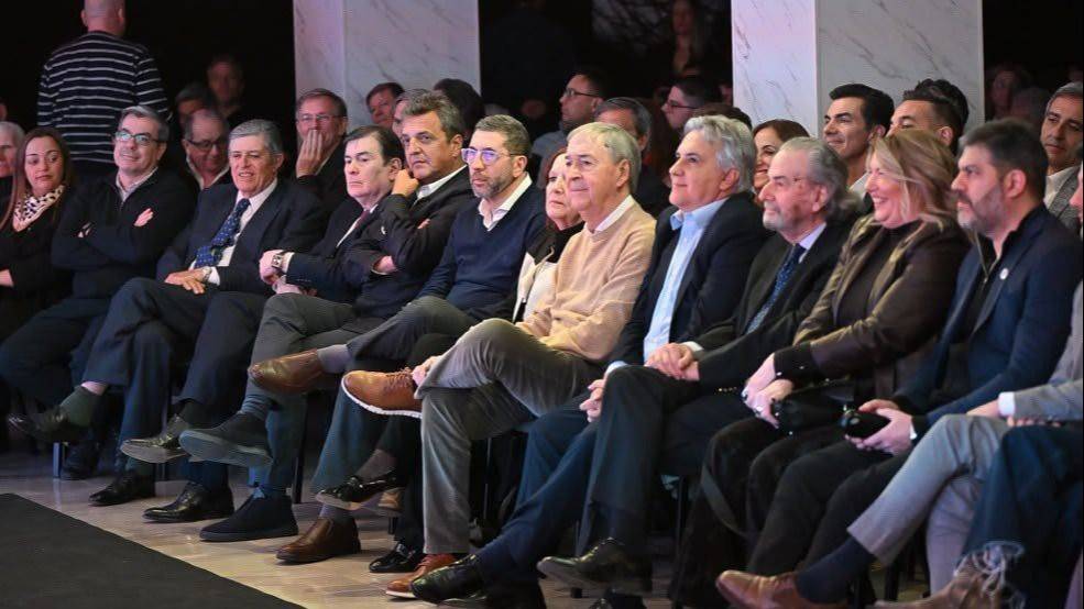 Un homenaje a De la Sota dejó postales de unidad en el peronismo