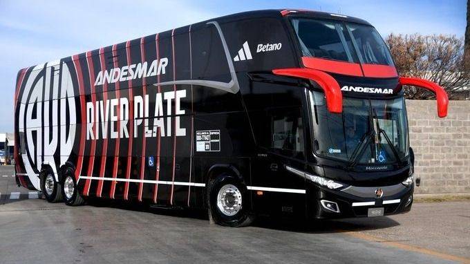 El insólito incidente que sufrió River con el micro antes jugar con Atlético Tucumán