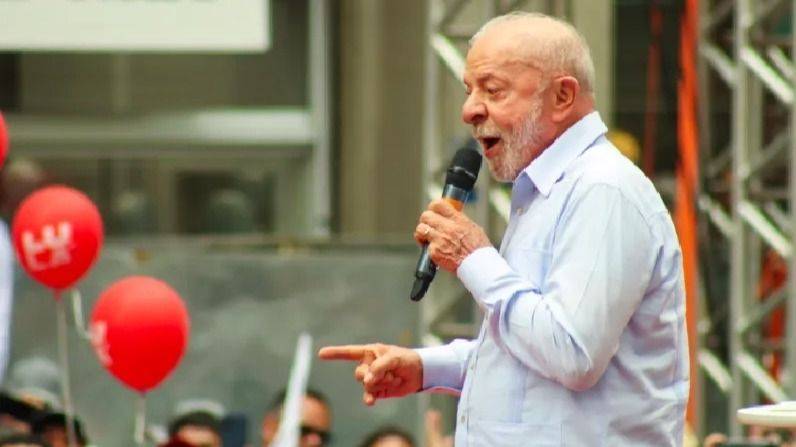 Lula denunció que Flávio Bolsonaro fue a "pedir ayuda a Trump" para ganar las elecciones
