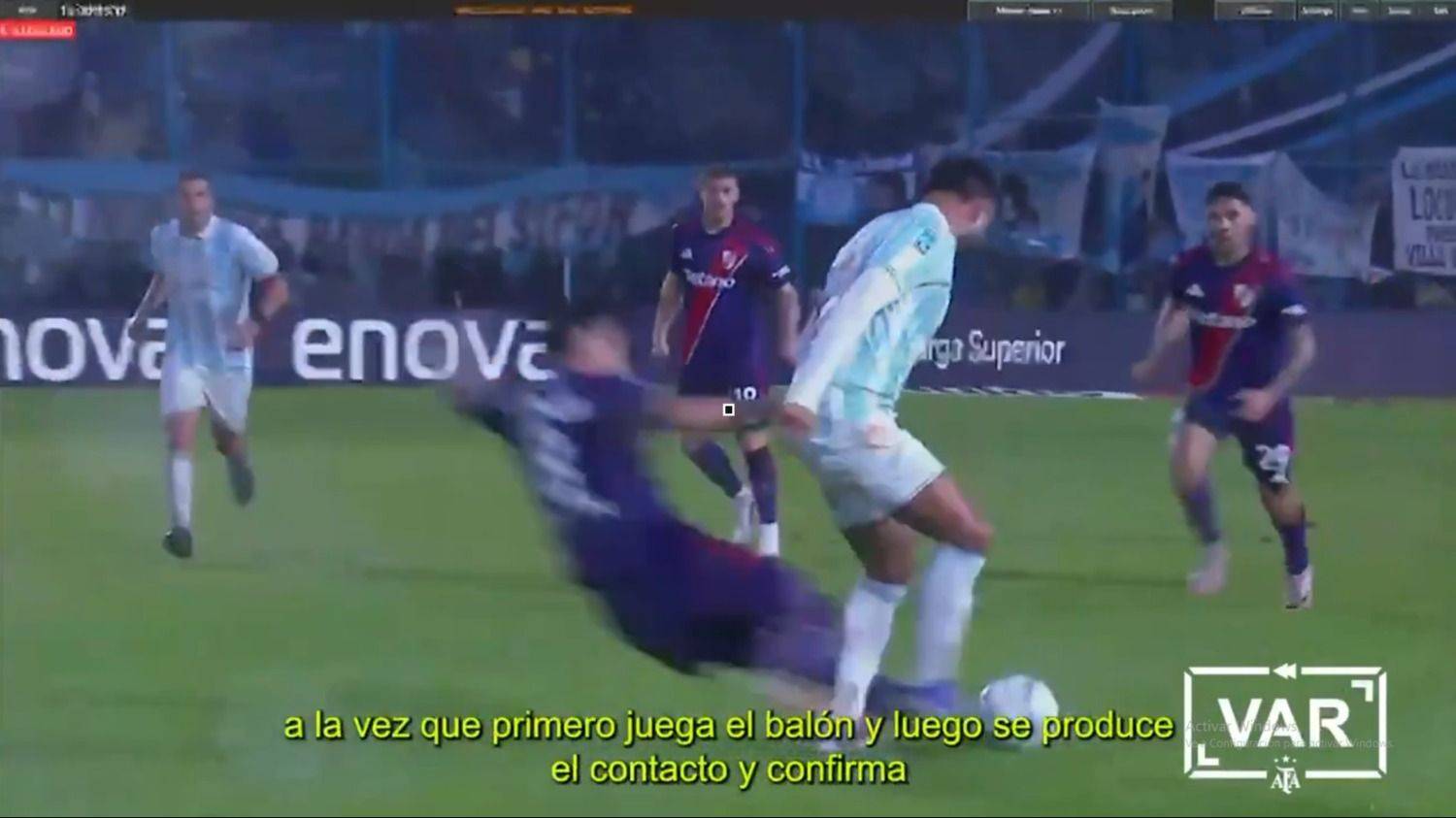 Los audios del VAR de la no expulsión a Arambarri en Atlético Tucumán vs. River: "Primero el balón"