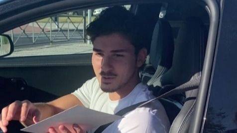 Julián Álvarez paró el auto en el predio de Atlético Madrid y los hinchas se acercaron: qué se dijeron