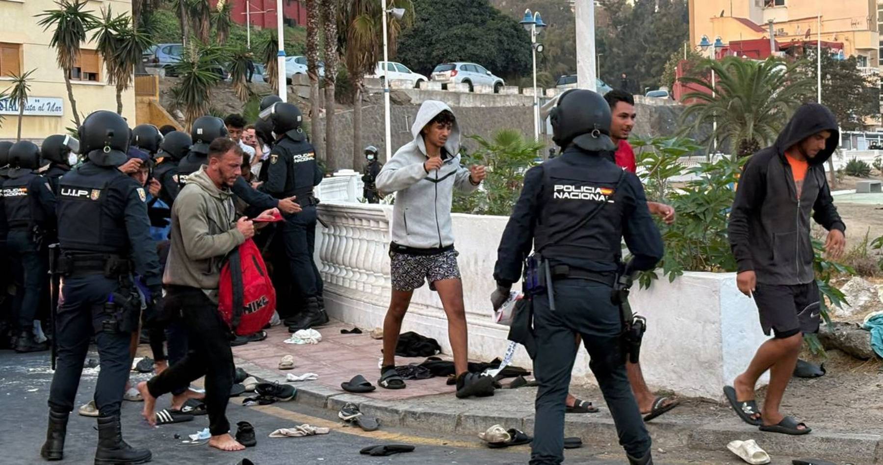 Tensión en Ceuta en un nuevo operativo de traslado de migrantes, con corridas y disparos