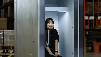 Cómo funciona la "heladera para humanos", el invento japonés para combatir el calor extremo Cómo funciona la "heladera para humanos", el invento japonés para combatir el calor extremo