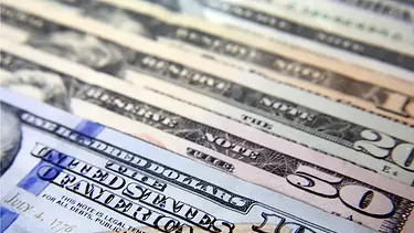 Con Milei, quien apuesta al dólar pierde, pero igual compra dólares