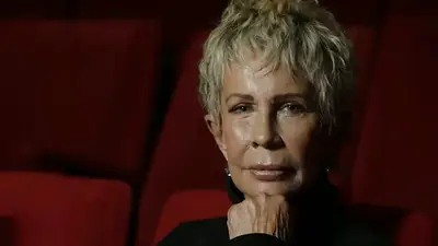 María Valenzuela. María Valenzuela.