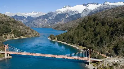 Dónde queda Los Antiguos, el pueblo de la Patagonia que está junto a uno de los lagos más grandes de Sudamérica Dónde queda Los Antiguos, el pueblo de la Patagonia que está junto a uno de los lagos más grandes de Sudamérica
