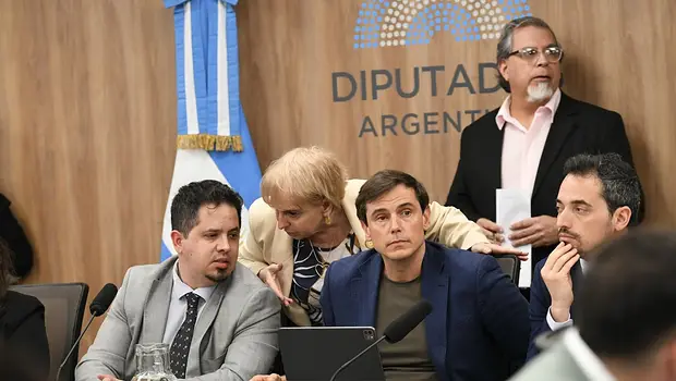 LLA pone el endeudamiento en el laberinto de comisiones y la oposición apuesta al recinto | Congreso