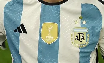 Crisis: la textil que hizo las camisetas de Qatar 2022 suspendió a más de 100 empleados  | Crisis económica