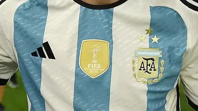Hicieron las camisetas de la Selección en 2022 y hoy tienen que suspender a más de 100 trabajadores por la crisis Hicieron las camisetas de la Selección en 2022 y hoy tienen que suspender a más de 100 trabajadores por la crisis