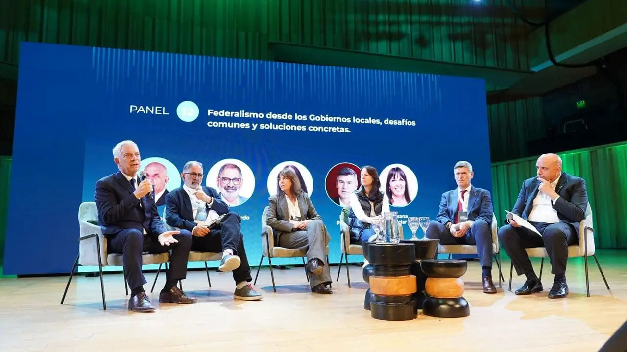 El intendente Alak pidió un nuevo pacto fiscal que garantice distribución más equitativa de los recursos entre provincias y municipios