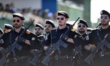 Irán escala la guerra: ataca una base de EE.UU. en Jordania y golpea barcos en Ormuz | Conflicto en medio oriente