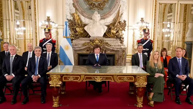 Todo el Gabinete, Villarruel out  y mensaje grabado: así será la cadena nacional de Milei | Javier milei 