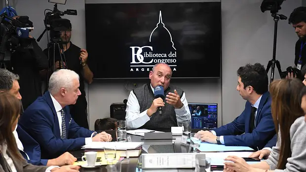 Escándalo e irregularidades: LLA impuso a un director propio de la Biblioteca del Congreso | Congreso