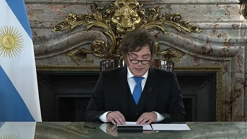 Milei anunció que aplicará la ley que sanciona a empresas que operan en Malvinas Milei anunció que aplicará la ley que sanciona a empresas que operan en Malvinas