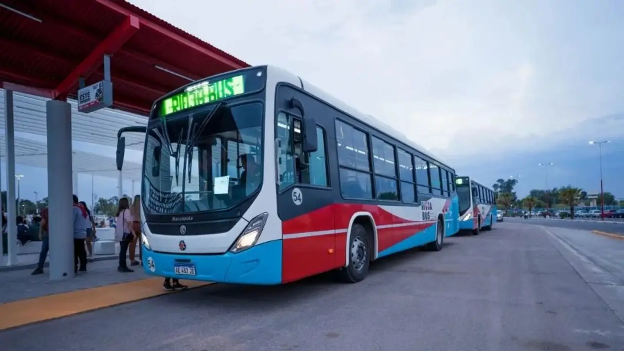  Sin aumentos hasta octubre: Quintela congela el boleto de Rioja Bus hasta octubre