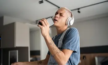Cómo encontrar el nombre de una canción tarareándola al micrófono | Aplicaciones