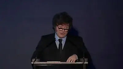 Milei usó a San Martín para defender su cambio de postura sobre Malvinas: "Estamos haciendo honor" Milei usó a San Martín para defender su cambio de postura sobre Malvinas: "Estamos haciendo honor"
